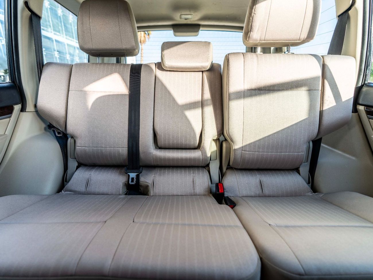 ميتسوبيشي باجيرو GLS Base 3.5L (7 Seater)