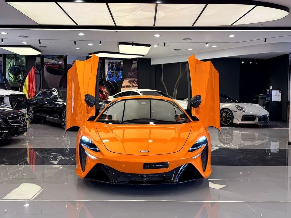 McLaren Artura GCC Specs BRAND CONDITION 2023