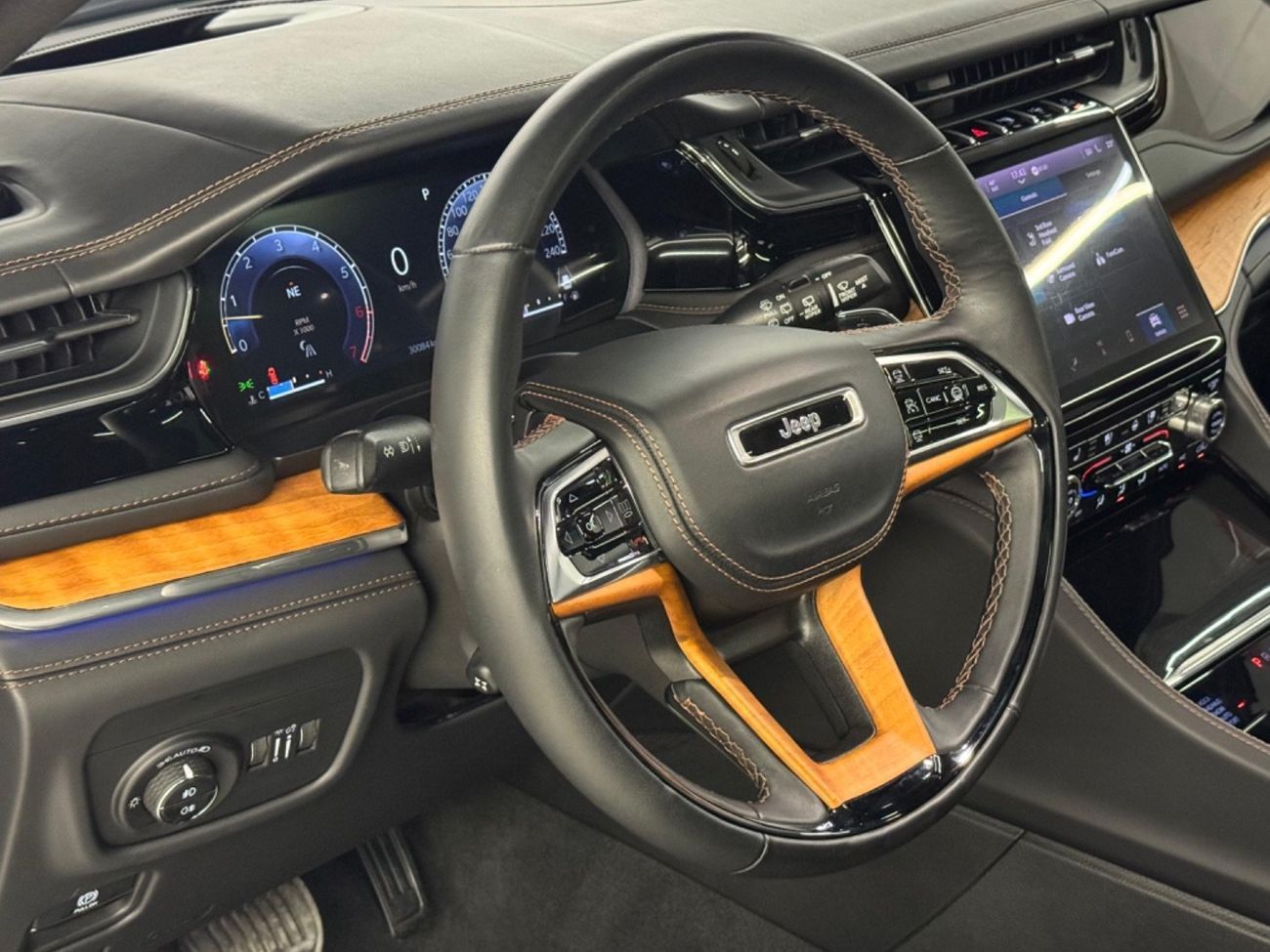 Jeep Grand Cherokee Summit Reserve 5.7L