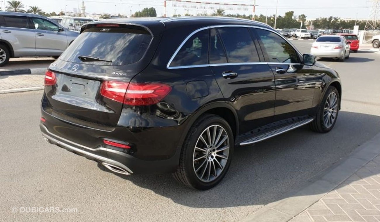 مرسيدس بنز GLC 250 2.0 petrol Auto Right-Hand Low KM Panoramic Roof