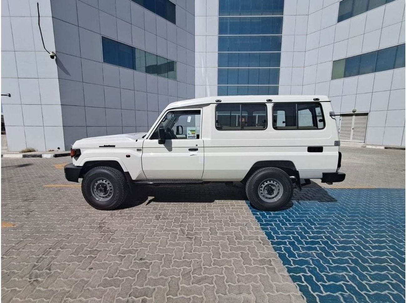 تويوتا لاند كروزر 70 LC78 4.0L STD E1 AT 2025 YM