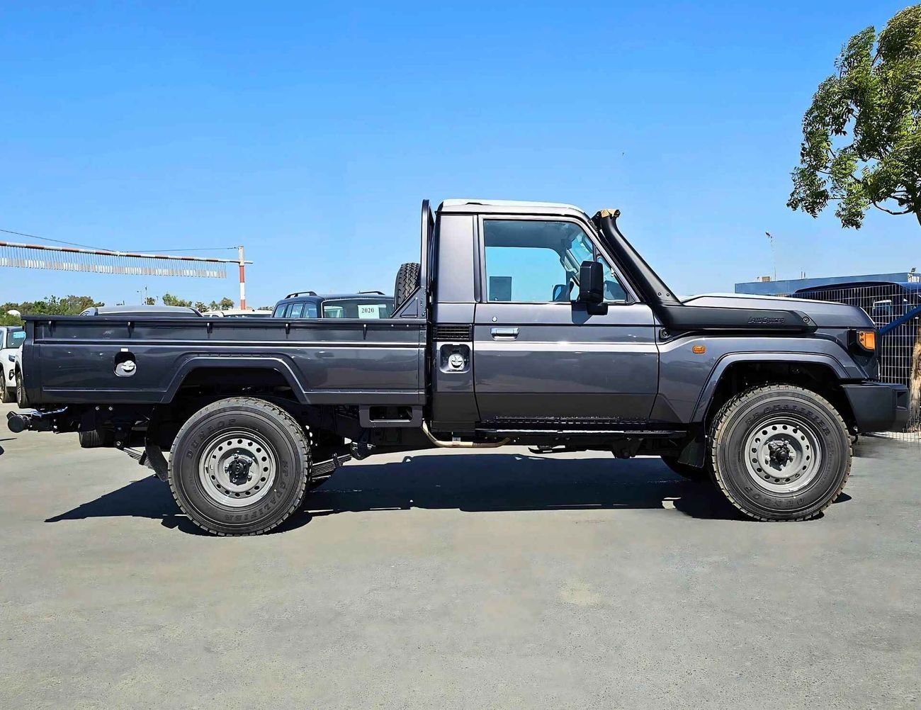 تويوتا لاند كروزر بيك آب LC79 / SC STD / 4.0L V6 PETROL / A/T / DIFF LOCK / SNORKEL (CODE #  LC79)