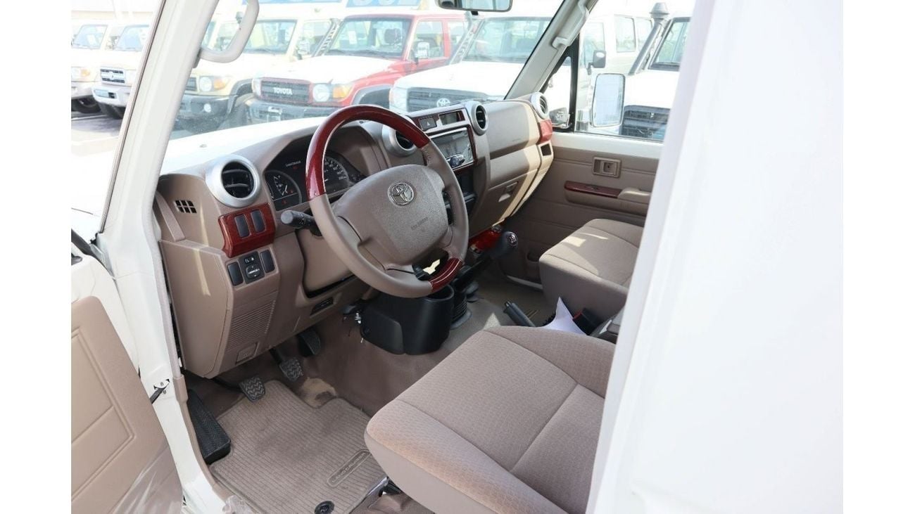 تويوتا لاند كروزر 70 2021 Toyota Land Cruiser 70 3Doors 4.0L Petrol  150000/-AED for local