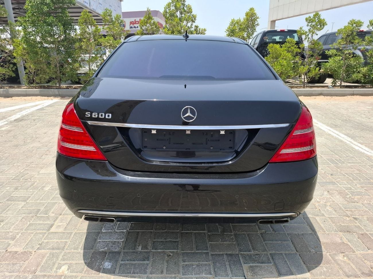 Mercedes Benz S600 Std 5.5L Mercedes-Benz S600 2012 full option