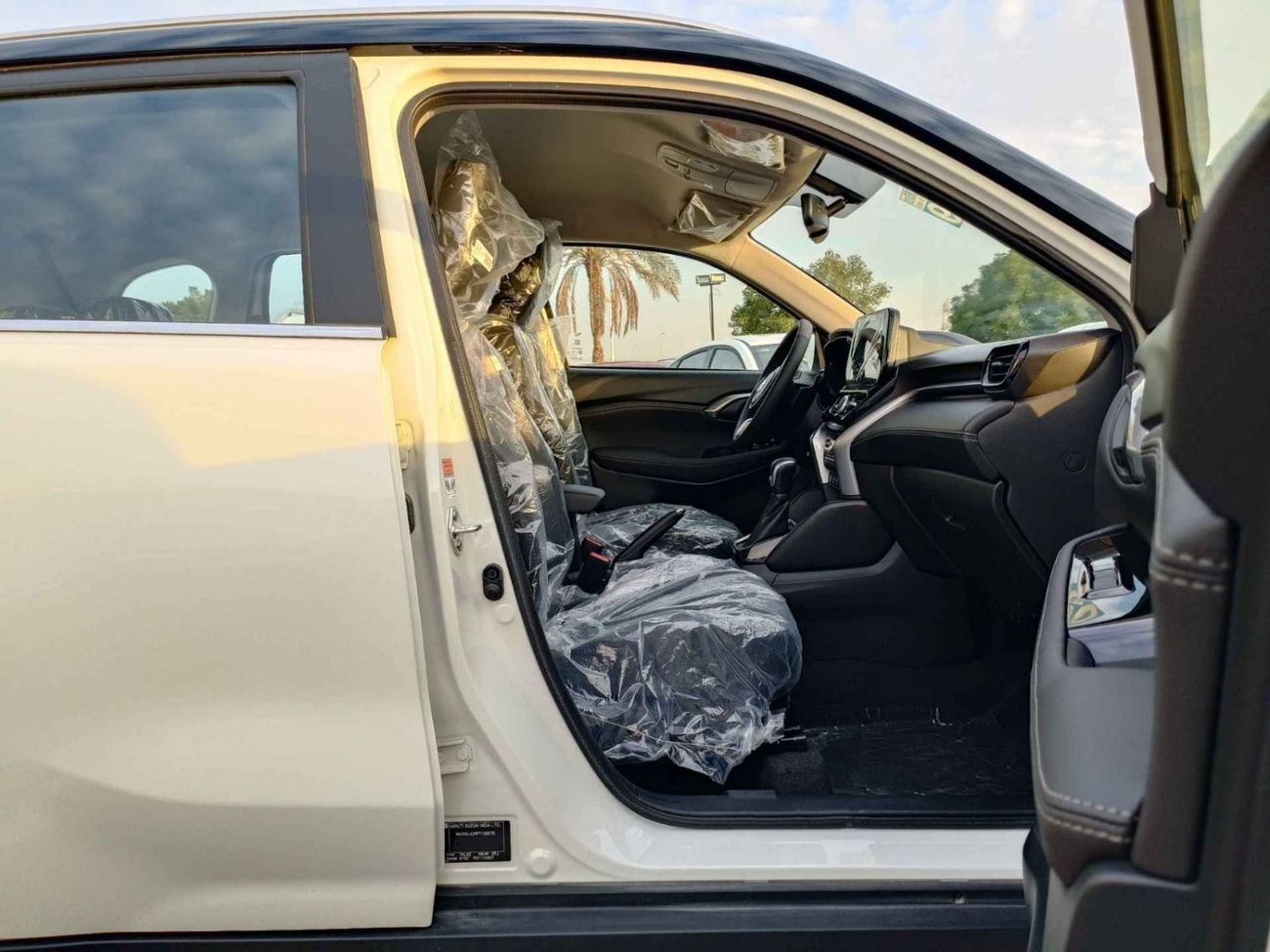 سوزوكي جراند فيتارا GLX / HYBRID / DOUBLE TONE / 1.5L V4 / "9" DISPLAY / 360* CAMERA / HEADUP DISPLAY (CODE # GVHB4X2F)