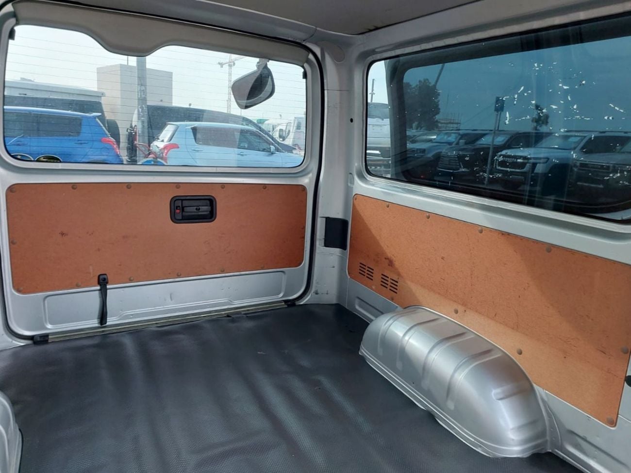 Toyota Hiace (RAMADAN OFFER) TOYOTA HIACE VAN RHD 2014 MODEL 3.0 L DIESEL AUTOMATIC(PM14281)