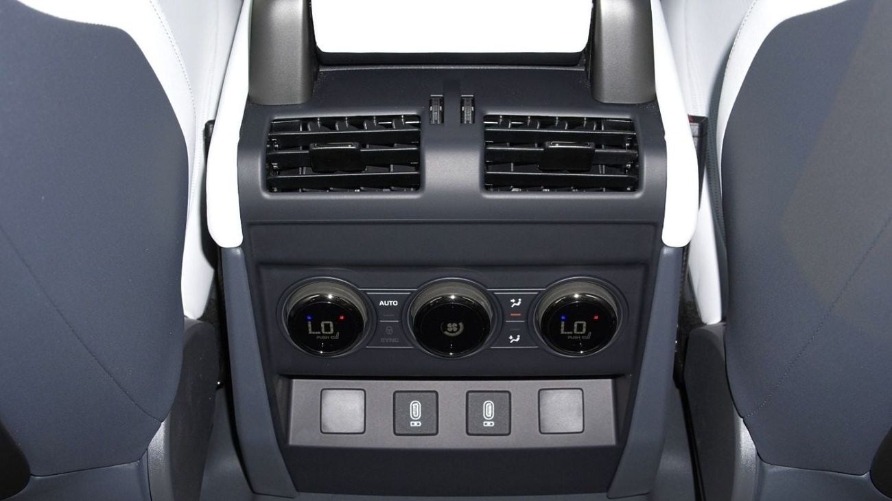 Land Rover Defender 110 OCTA  P635 | Borasco Grey | Light Cloud/Lunar | 635 HP