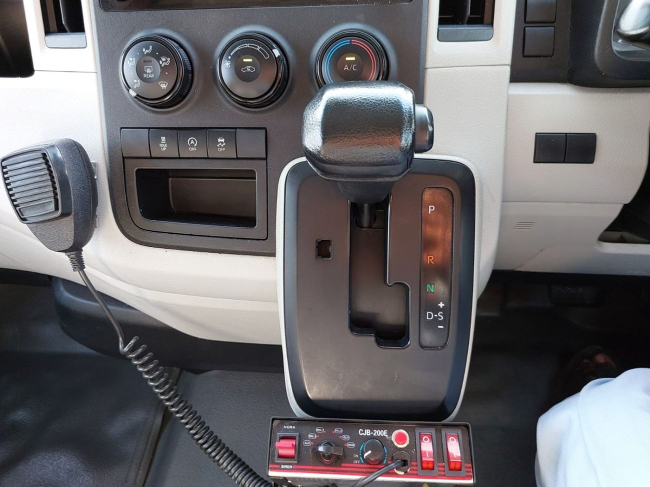 تويوتا هاياس TOYOTA HIACE VAN AMBULANCE RHD 2020 MODEL 2.8 L DIESEL AUTOMATIC(PM04638)