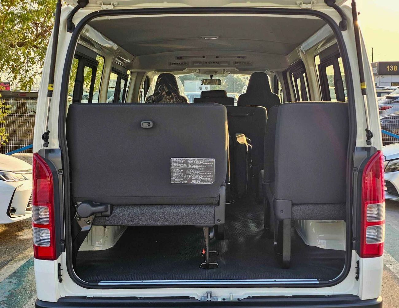 Toyota Hiace STANDARD ROOF / M/T / 2.5L DIESEL / 15 SEATER (CODE # HDSTD25)