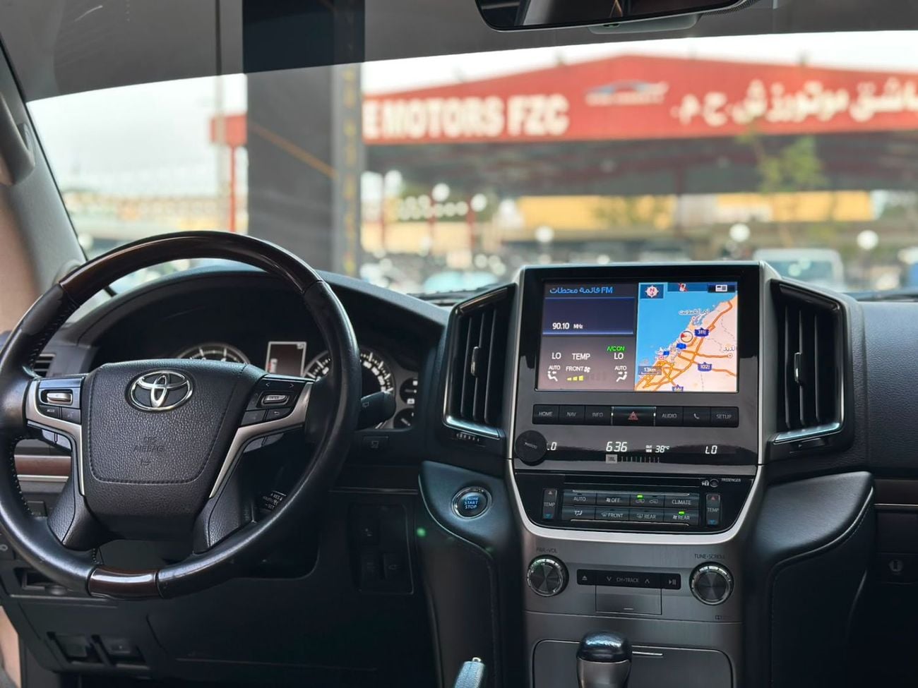 تويوتا لاند كروزر VXR