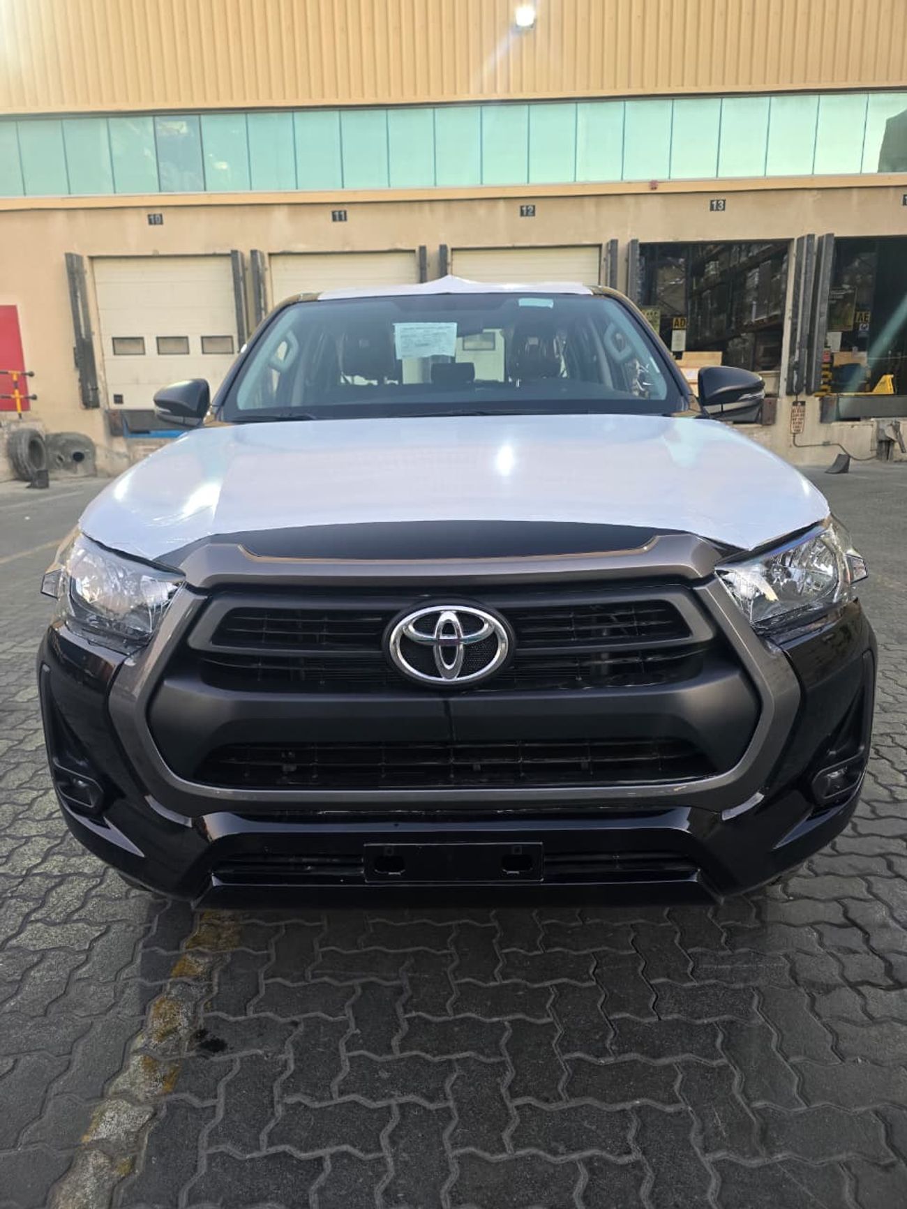 تويوتا هيلوكس Toyota Hilux 2.7L 2025 AT DC Mid Black Petrol (Export Only Africa)