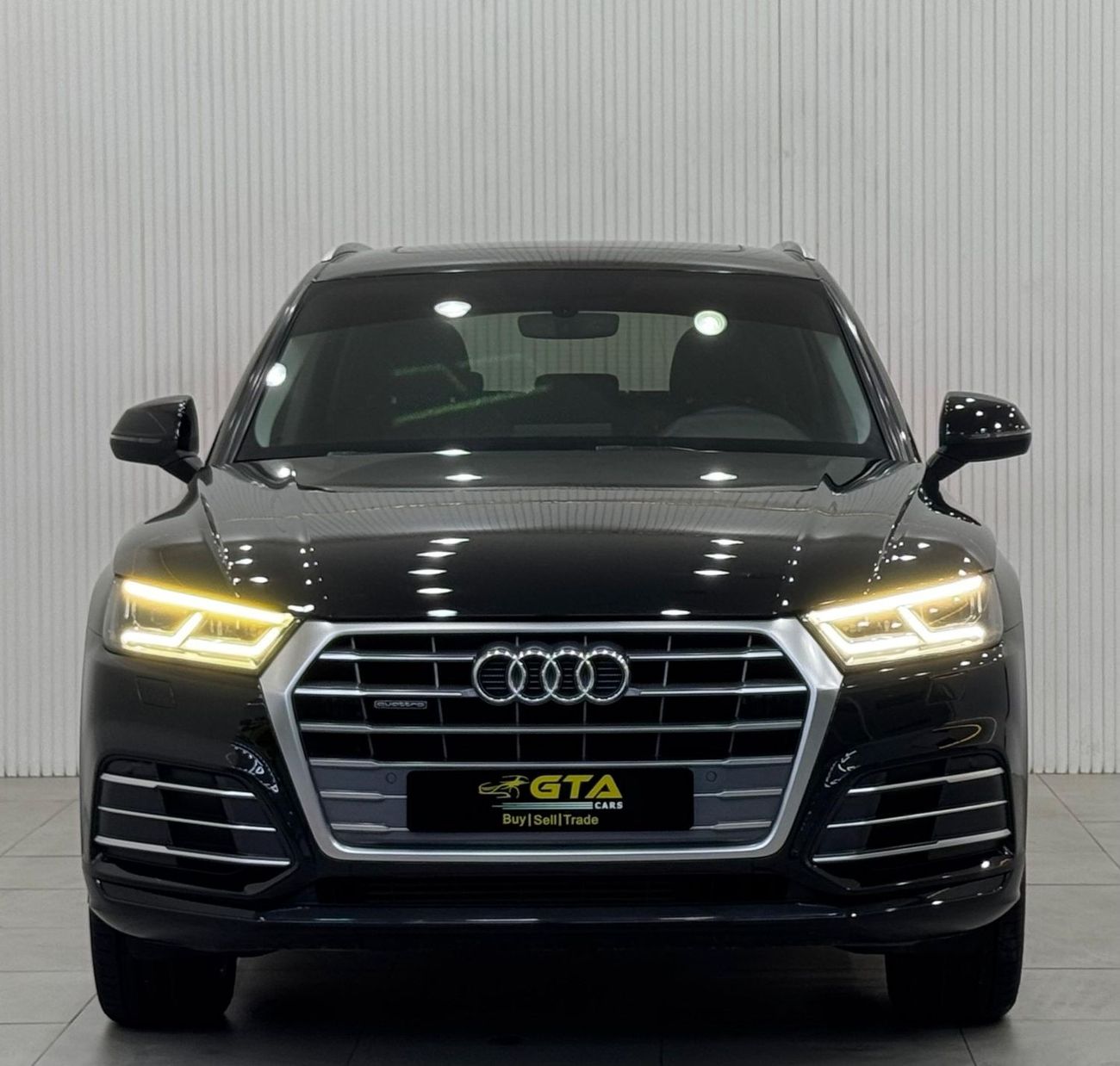 Audi Q5 45 TFSI Quattro S Line 2.0L (252 HP) 2019 Audi Q5 45TFSI S-Line Quattro, Warranty, Full Audi Service