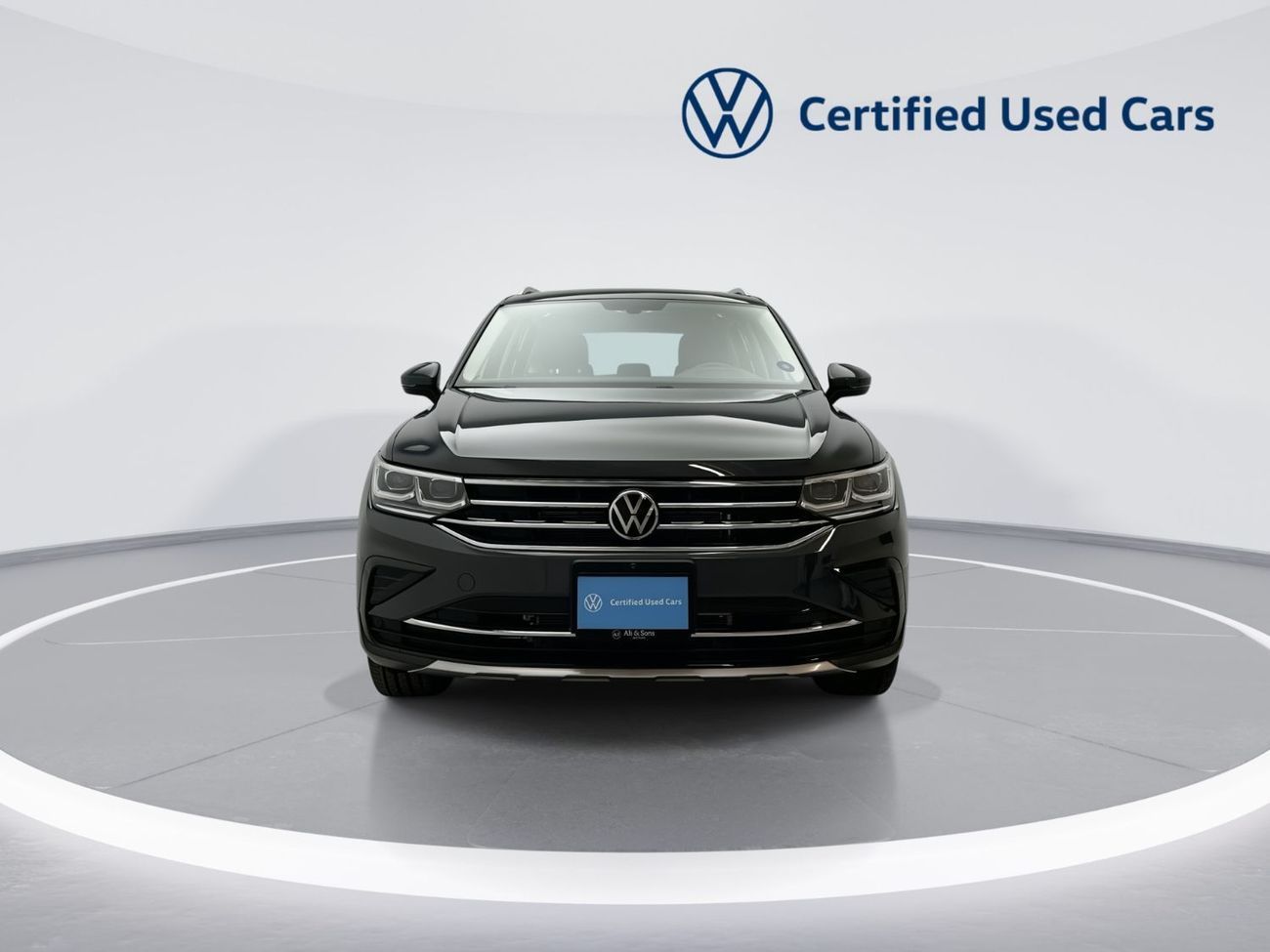 فولكس واجن تيجوان ELEGANCE 2.0L | Panoramic Sunroof with Leather Seats | VW Certified | GCC Specs | Showroom Co