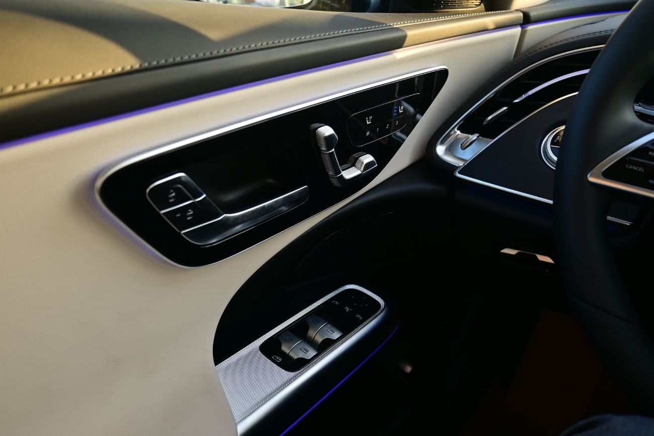 Mercedes-Benz E200 Mercedes-Benz E200 2.0L Turbo + Mild Hybrid Color Black Model 2025