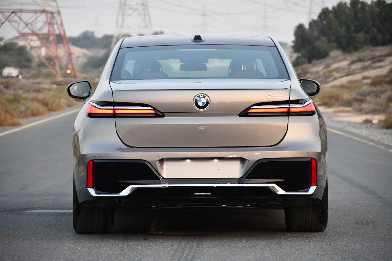 بي أم دبليو 735i BMW 735I M KIT 2026 GCC