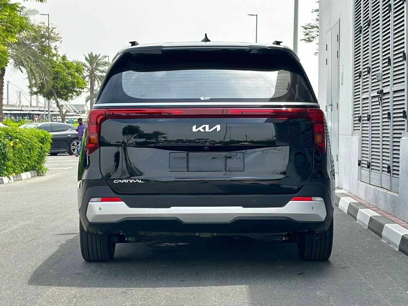 Kia Carnival 3.5L - V6 Full Option - 9 Seater - A/T - Direct Owner