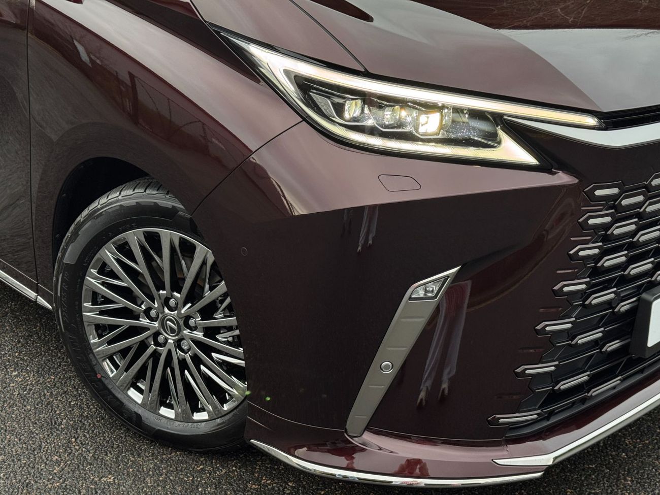 Lexus LM 350h Right Hand Drive