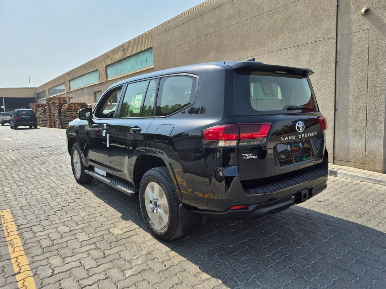 تويوتا لاند كروزر 2026 Toyota Land Cruiser LC300 GXR (without Sunroof) 7-Seater 3.5L V6 Twin Turbo Petrol A/T 4WD Expo