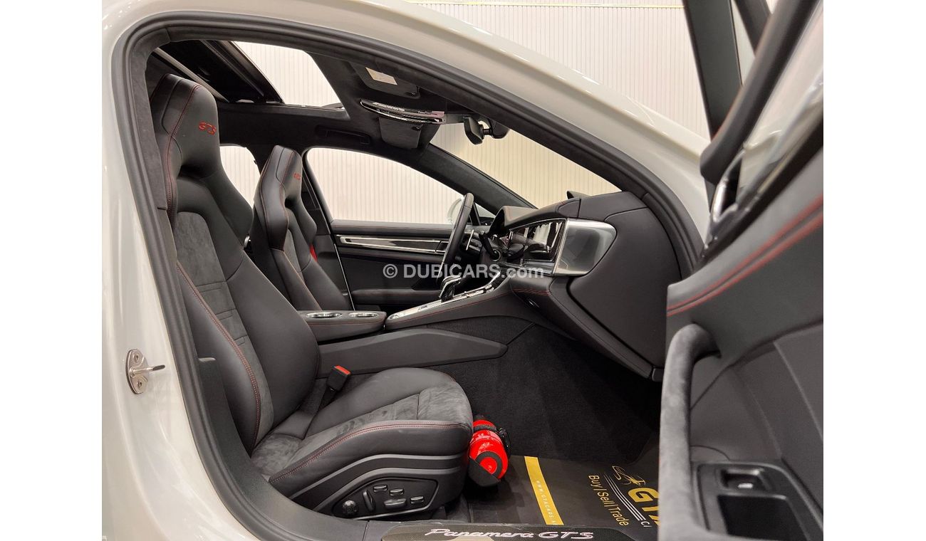 بورش باناميرا 2022 Porsche Panamera GTS, April 2024 Porsche Warranty, Full Options, Very Low Kms, GCC