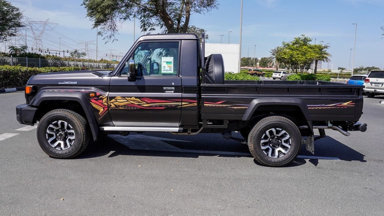 Toyota Land Cruiser Pick Up 2025 Toyota Land Cruiser LC79 SC AT V6 4.0 Petrol Full Option