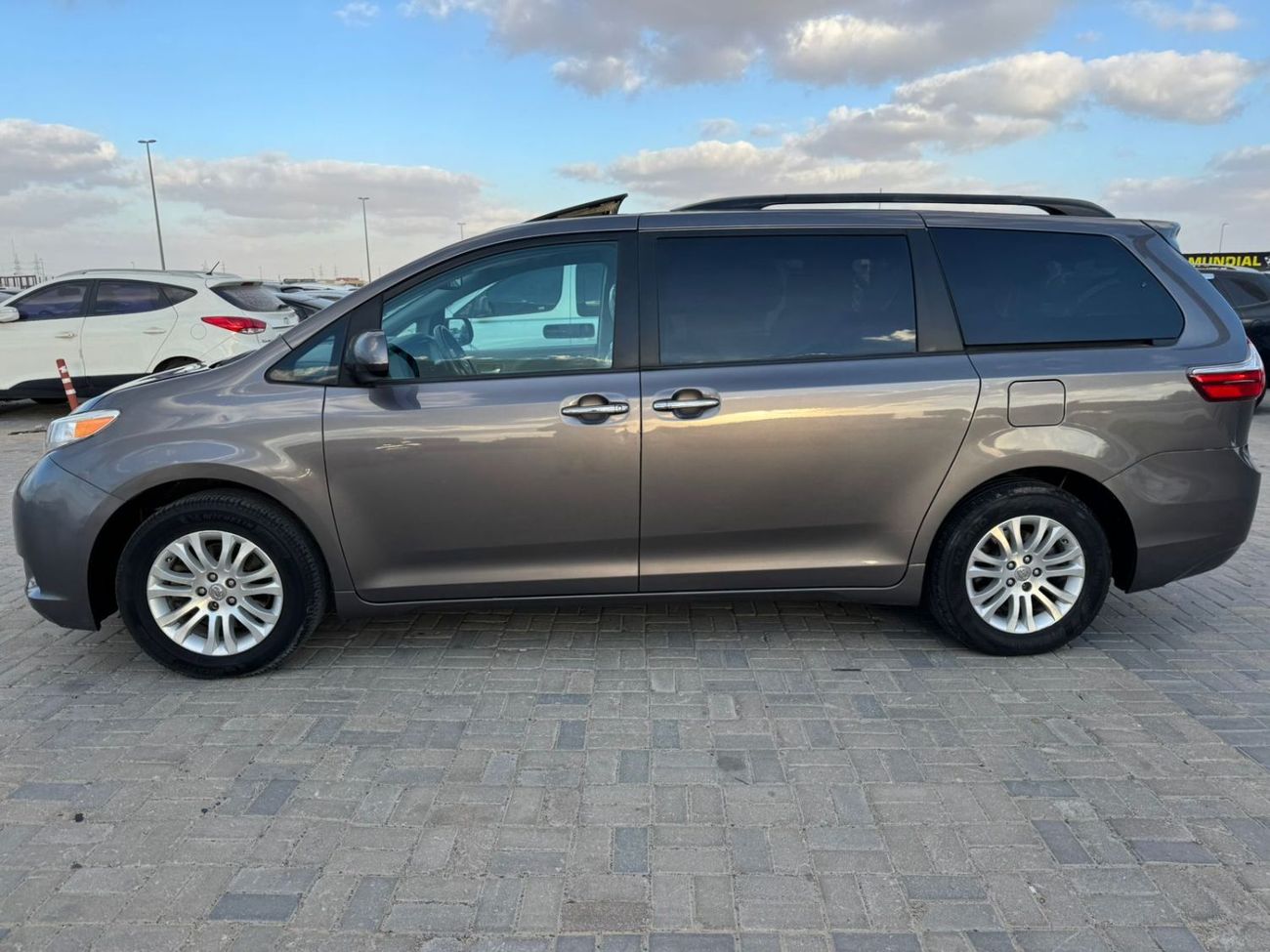 Toyota Sienna Toyota Sienna 2017 XLE
