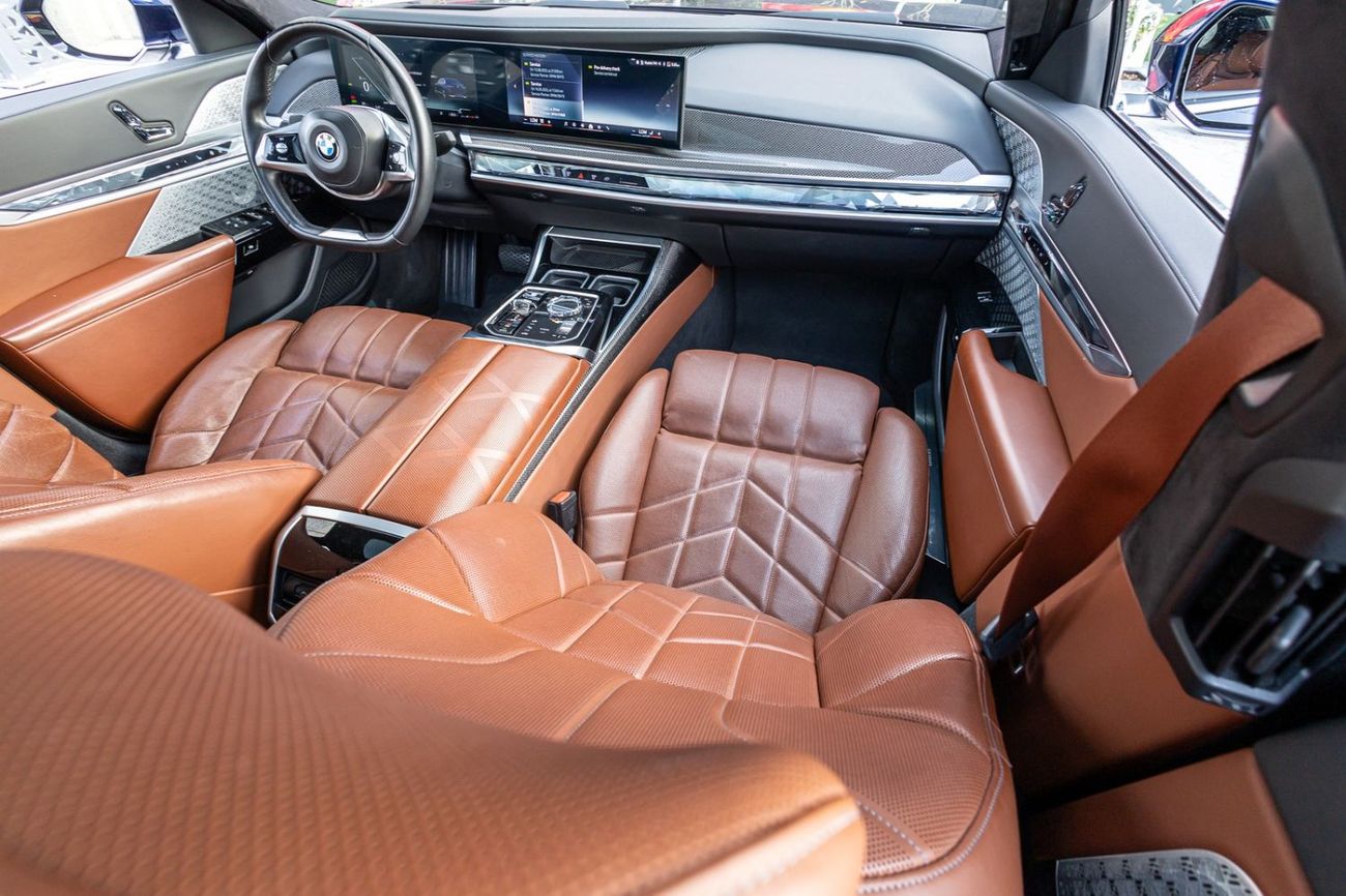 BMW 740i LUXURY PURE EXCELLENCE 2023 BMW 740i GCC | Agency Warranty