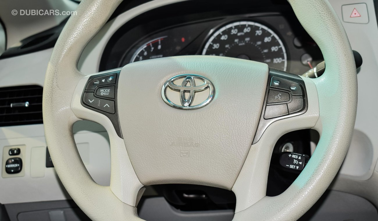 Toyota Sienna LE