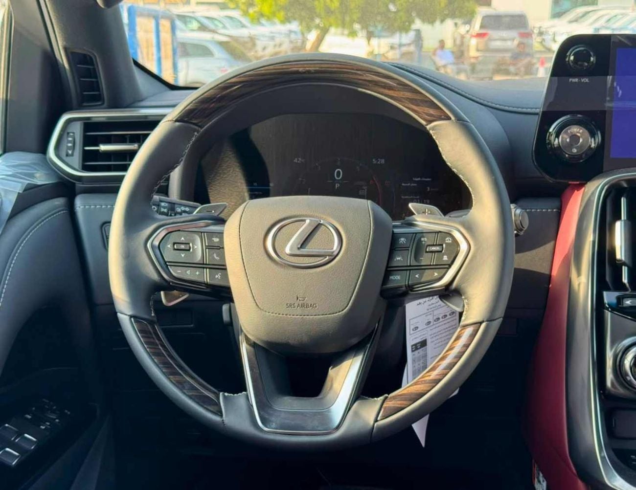 لكزس LX 700h SIGNATURE || AUTOPARK | 3.5L HEV V6 | 360*CAMERA | SUNRROF | LETAHER WITH PWR SEATS (CODE # LX7S1)