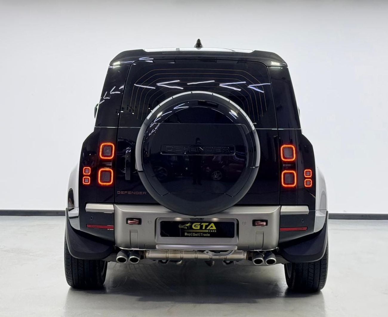 لاند روفر ديفندر 2026 Land Rover Defender 110 P525 V8, 5 Years LR Warranty + Service Pack, Fully Loaded, GCC