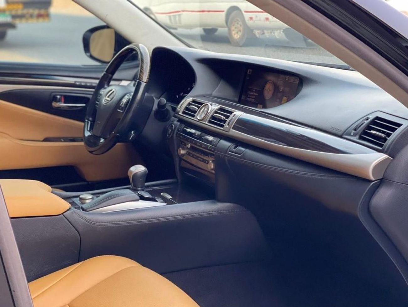 لكزس LS 460 بريمير SWB