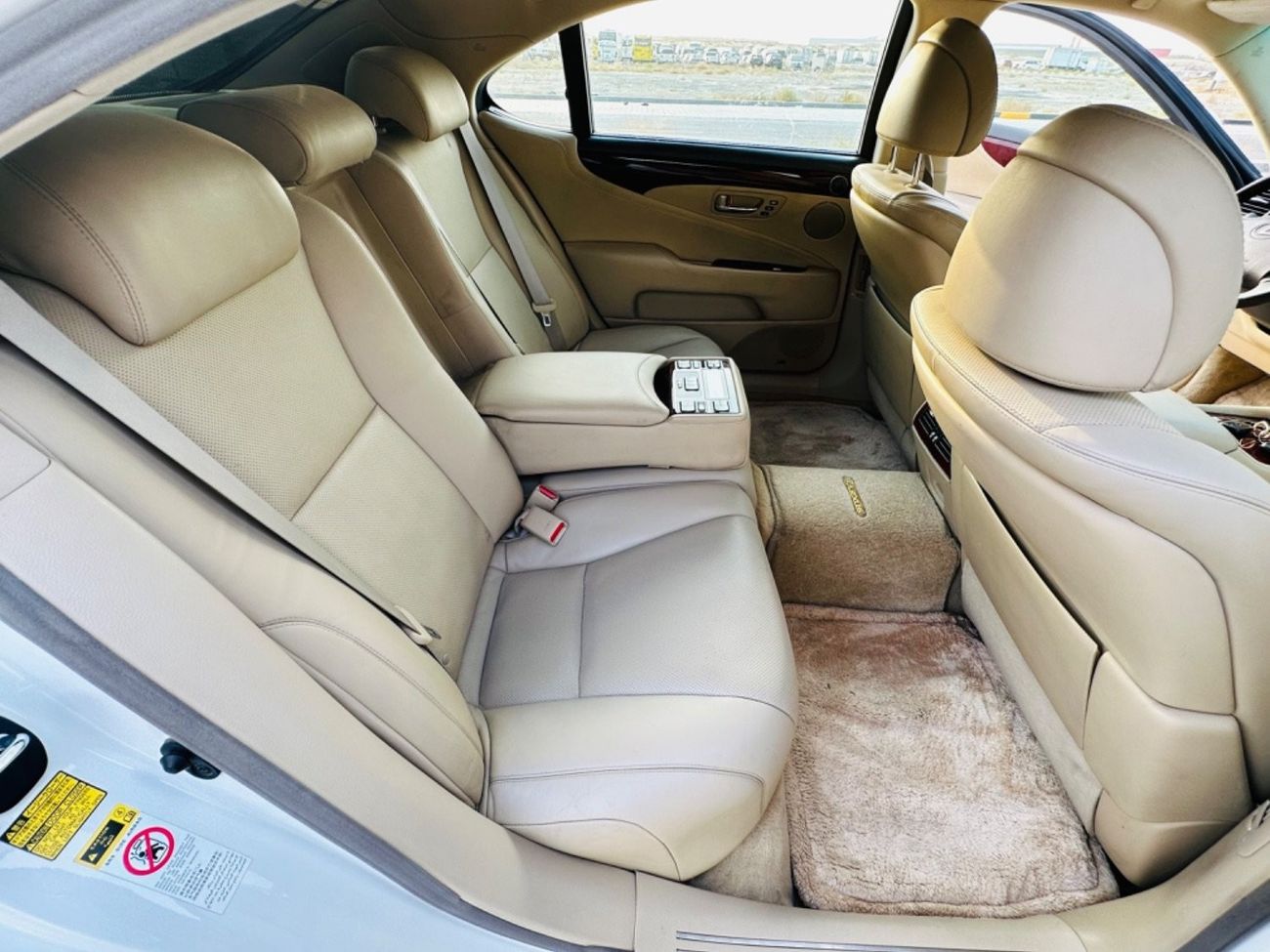 لكزس LS 460 موديل 2009 خليجي فل مواصفات كراسي جلد وفتحه وتحكم كهربي كامل ونظام صوت ممتاز وكاميرا خلفيه