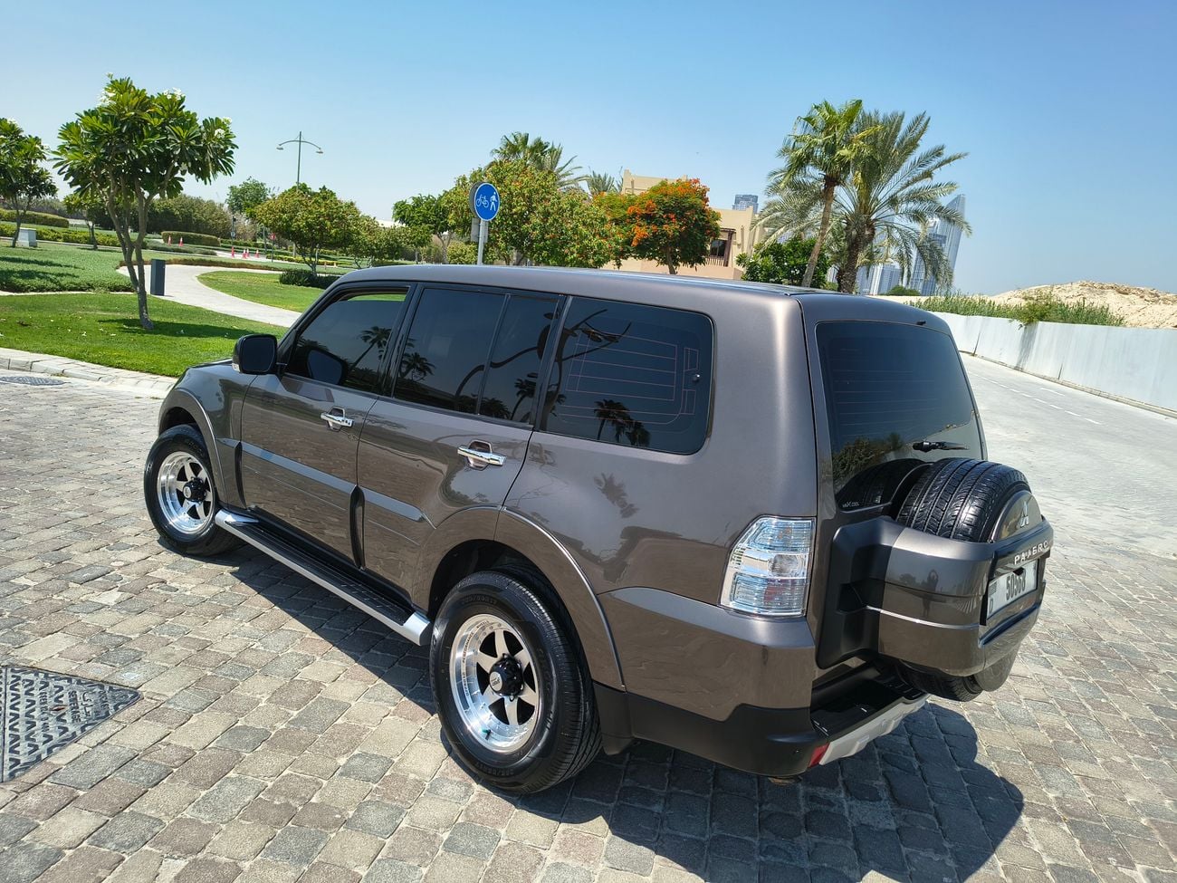 Mitsubishi Pajero GLS MIDLINE