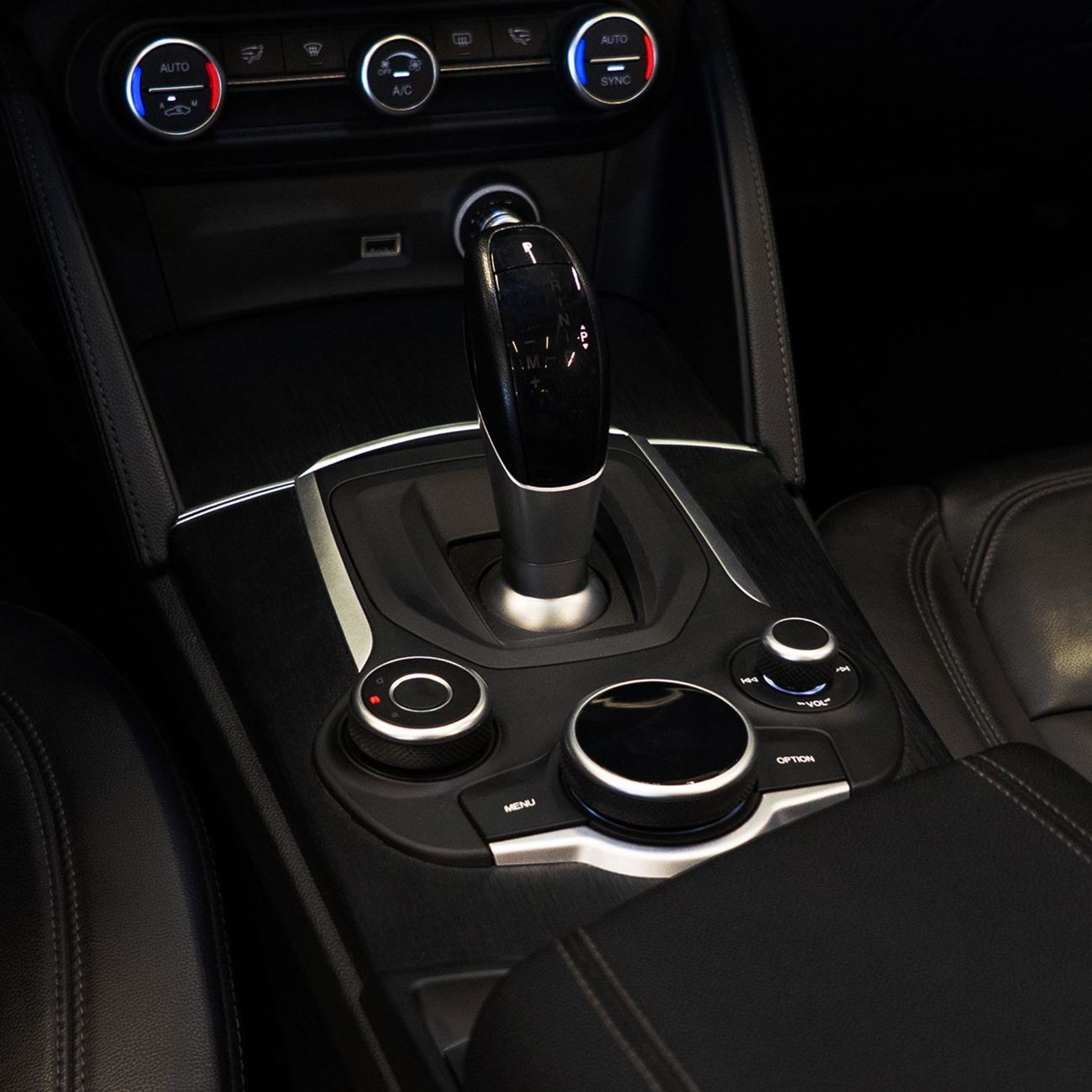 ألفا روميو ستيلفيو Super 2.0L