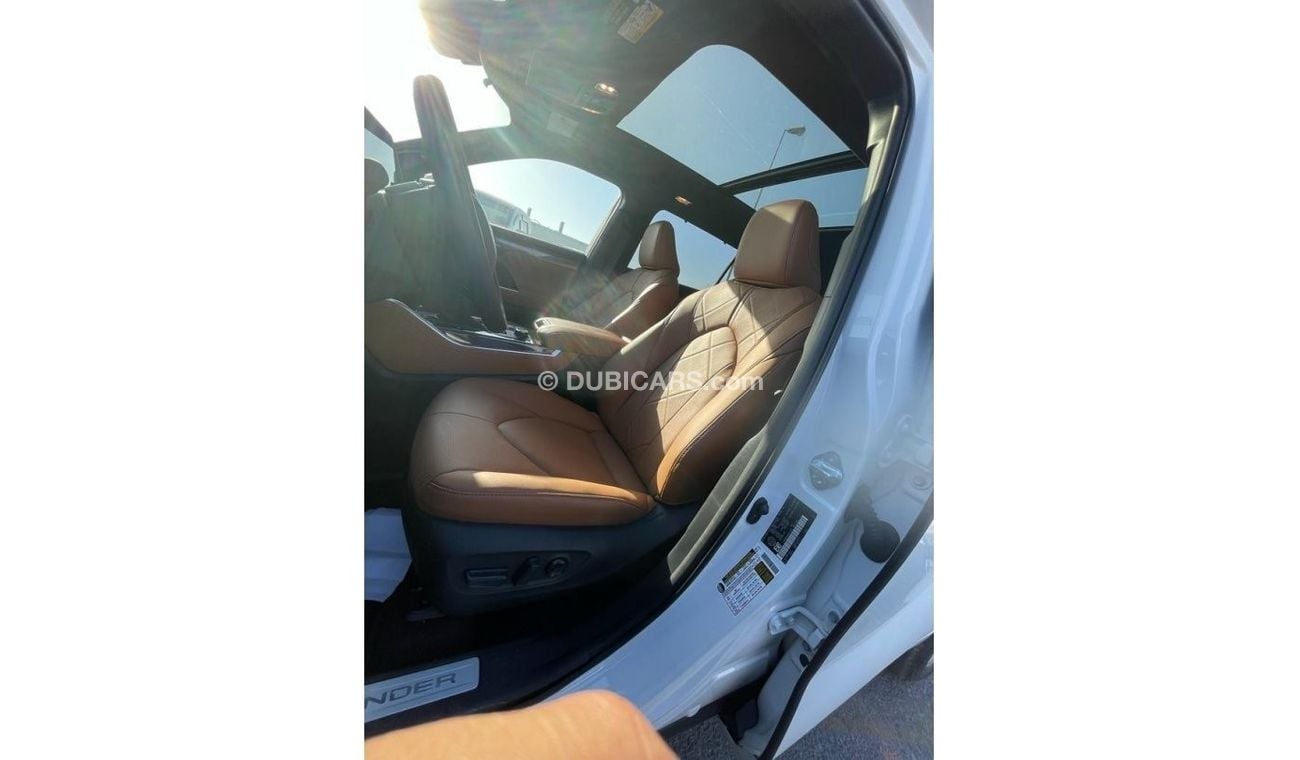 Toyota Highlander *Offer*2023 Toyota Highlander Platinum AWD 2.4 L V4 /