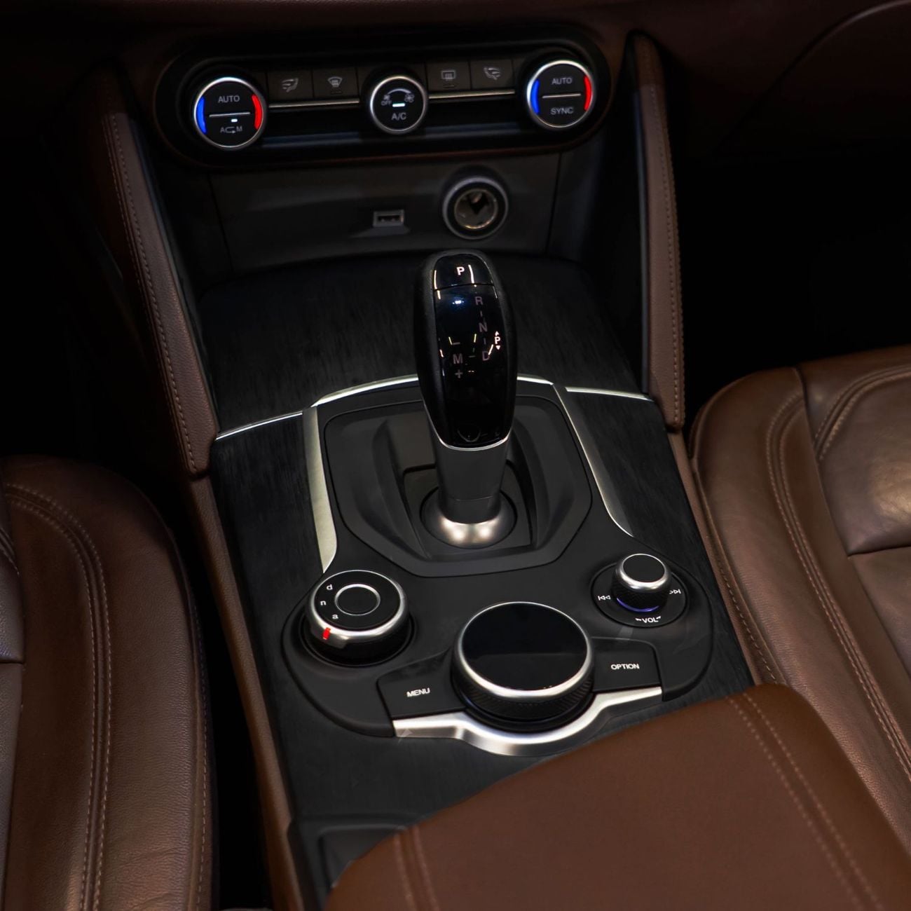 ألفا روميو ستيلفيو Super 2.0L AED 1,053 p.m • 0% Downpayment • Alfa Romeo Stelvio  • 1 Year Warranty