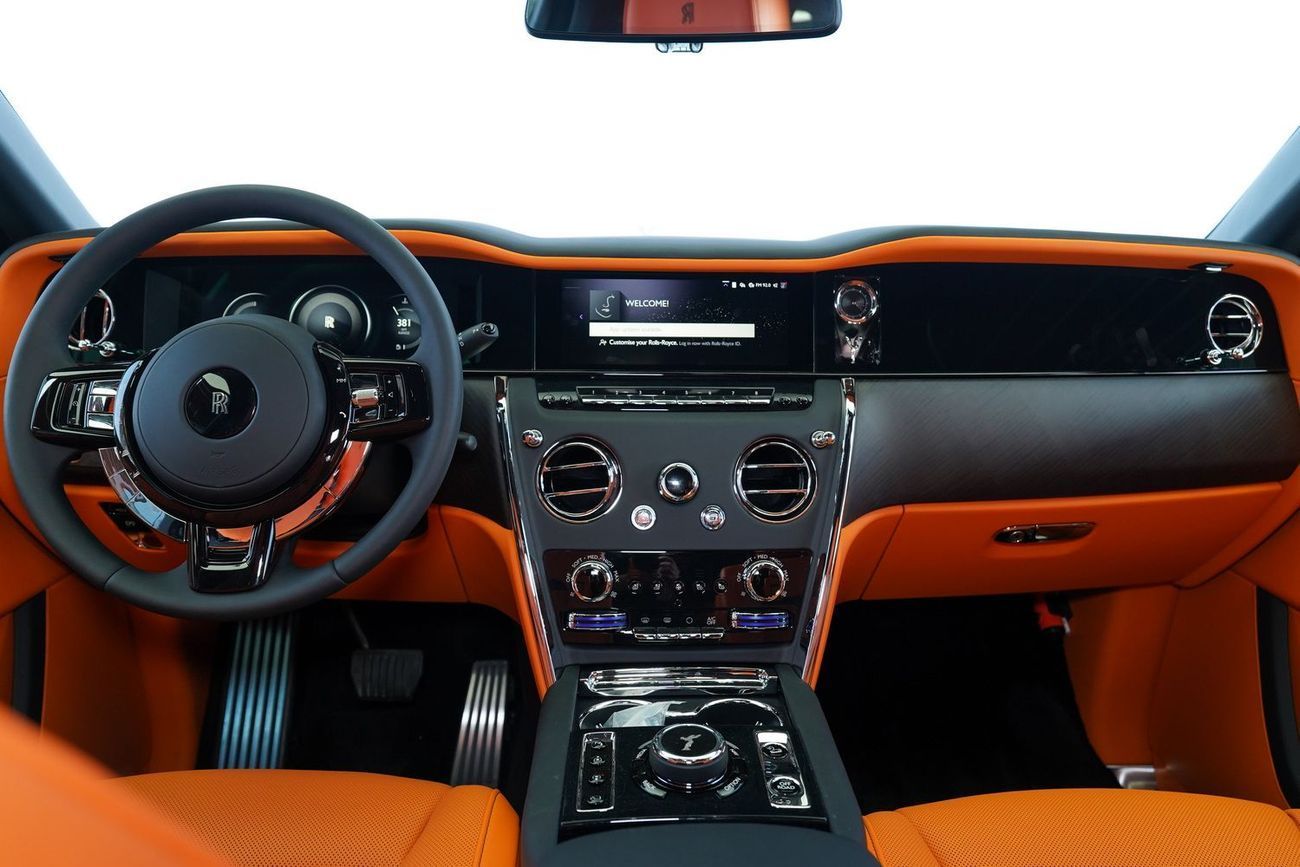 Rolls-Royce Cullinan SILVER BADGE