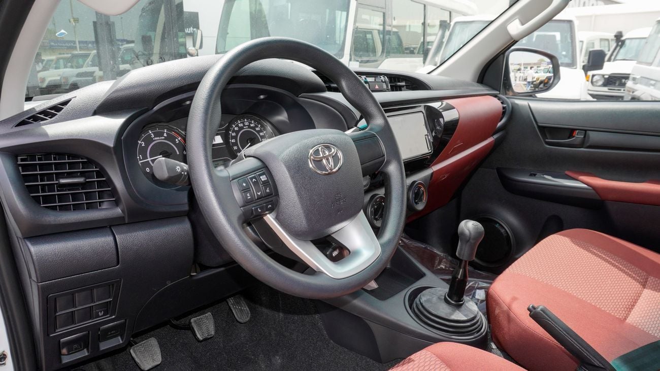 تويوتا هيلوكس DLX 2.4 L DIESEL 2025