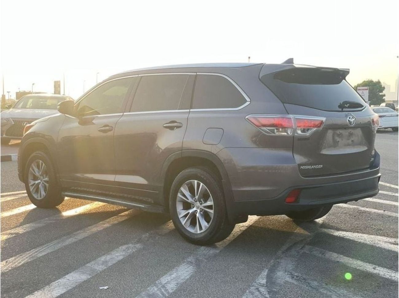تويوتا هايلاندر 2014 Toyota Highlander XLE 3.5L V6 Full Option 7 Seater  With Side Steps - 90,000 mileage