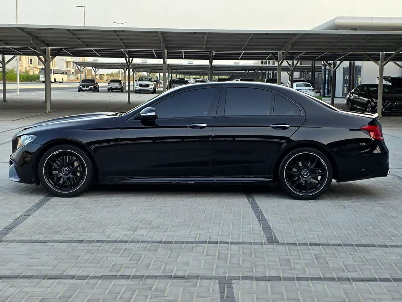 Mercedes Benz E300 E 300 - Premium Luxury Sedan
