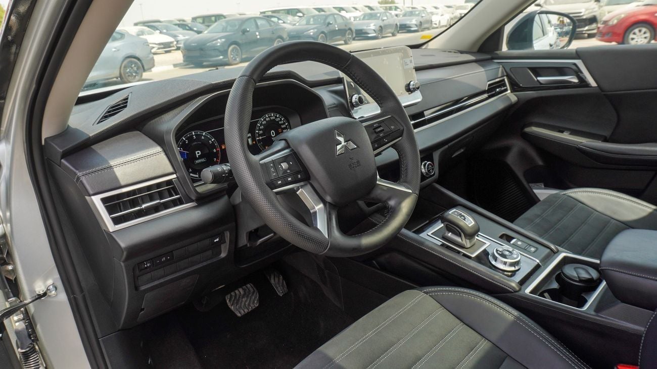 Mitsubishi Outlander Brand New Mitsubishi Outlander High Line 2025 For Export 2.5L Petrol A/T|Silver/Black|OUTLANDER-HL-2