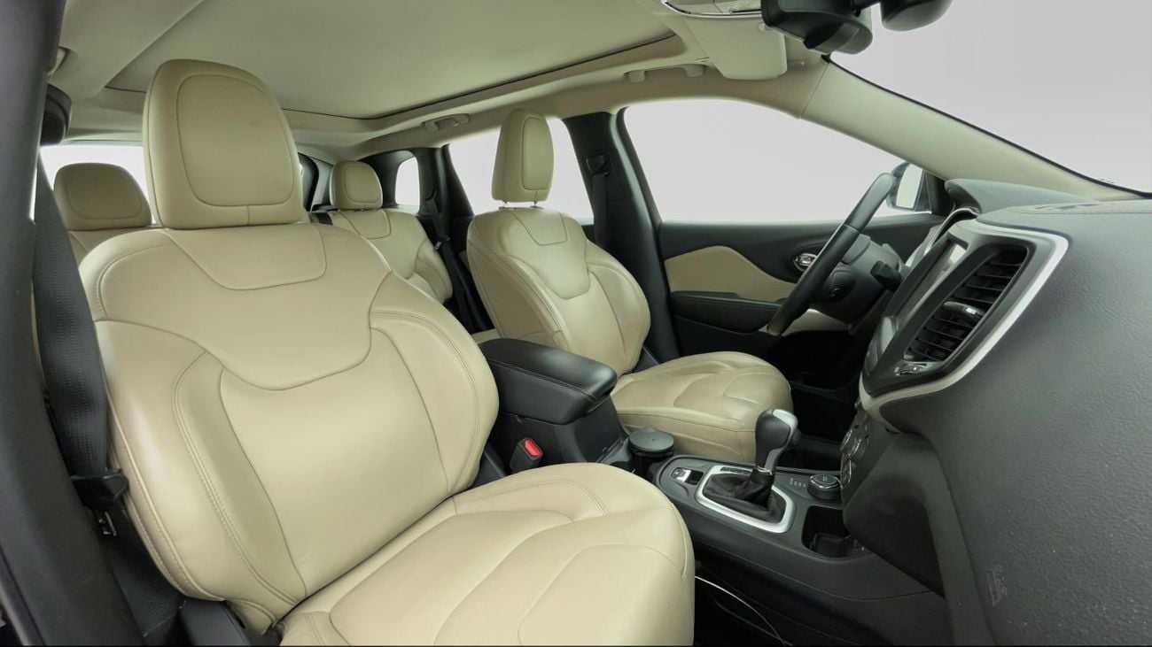 Jeep Cherokee JEEP CHEROKEE 3.2L 2018 | 0 DP | 654/Month | 30 Day Return | Service History