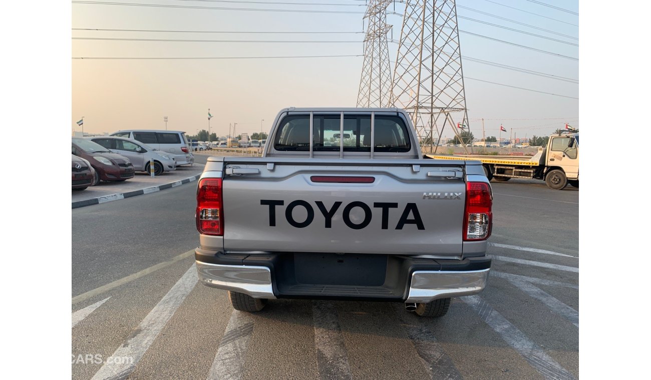 Toyota Hilux 2.4 A/T MODEL 2022 GCC ( WIRELESS CHARGER / MOLDENING )