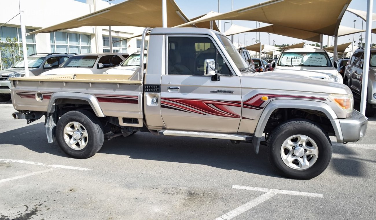 Toyota Land Cruiser Pick Up LX V6