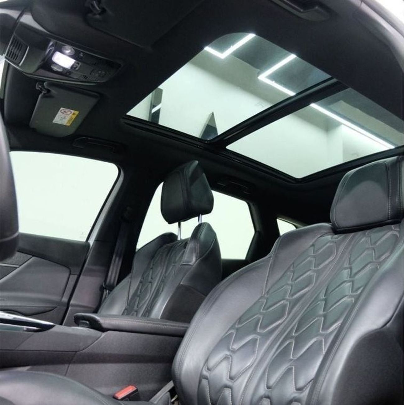 بيجو 3008 Peugeot 3008 GT Line 2019 White-1.6L-FWD-Car is in Excellent Condition-Accident Free-Totally Origina