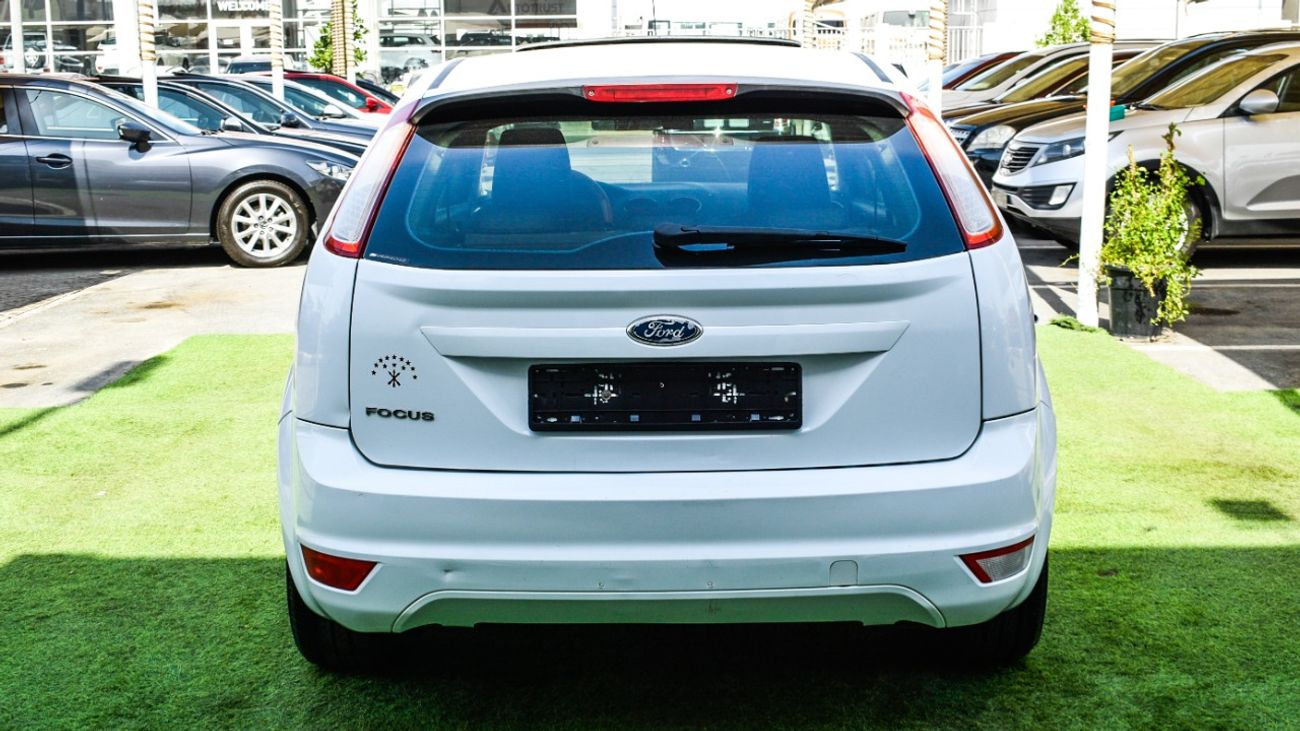 Ford Focus Gulf - number one - hatch - cruise control - control - rear wing, fog lights in excellent condition