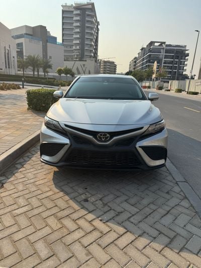 Toyota Camry SE 2.5L (204 HP)