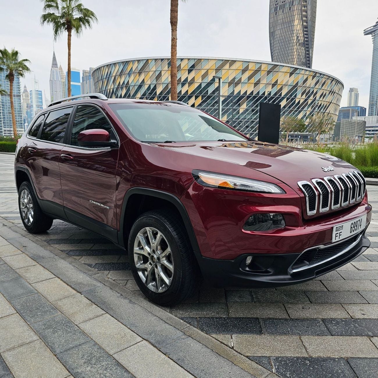 جيب شيروكي Longitude 2.4L URGENT PRICE