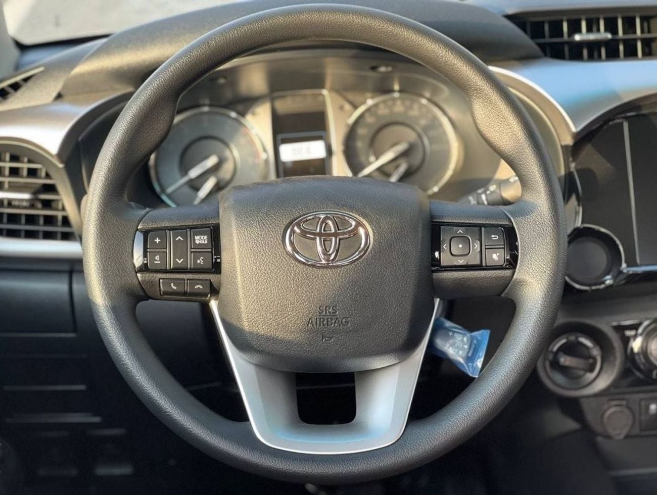 Toyota Hilux SGLX D/C 2.7L 4X4 PTR M/T // 2025 // HIGH OPTION WITH SEAT VENTILATION , LED LIGHT , POWER WINDOWS /
