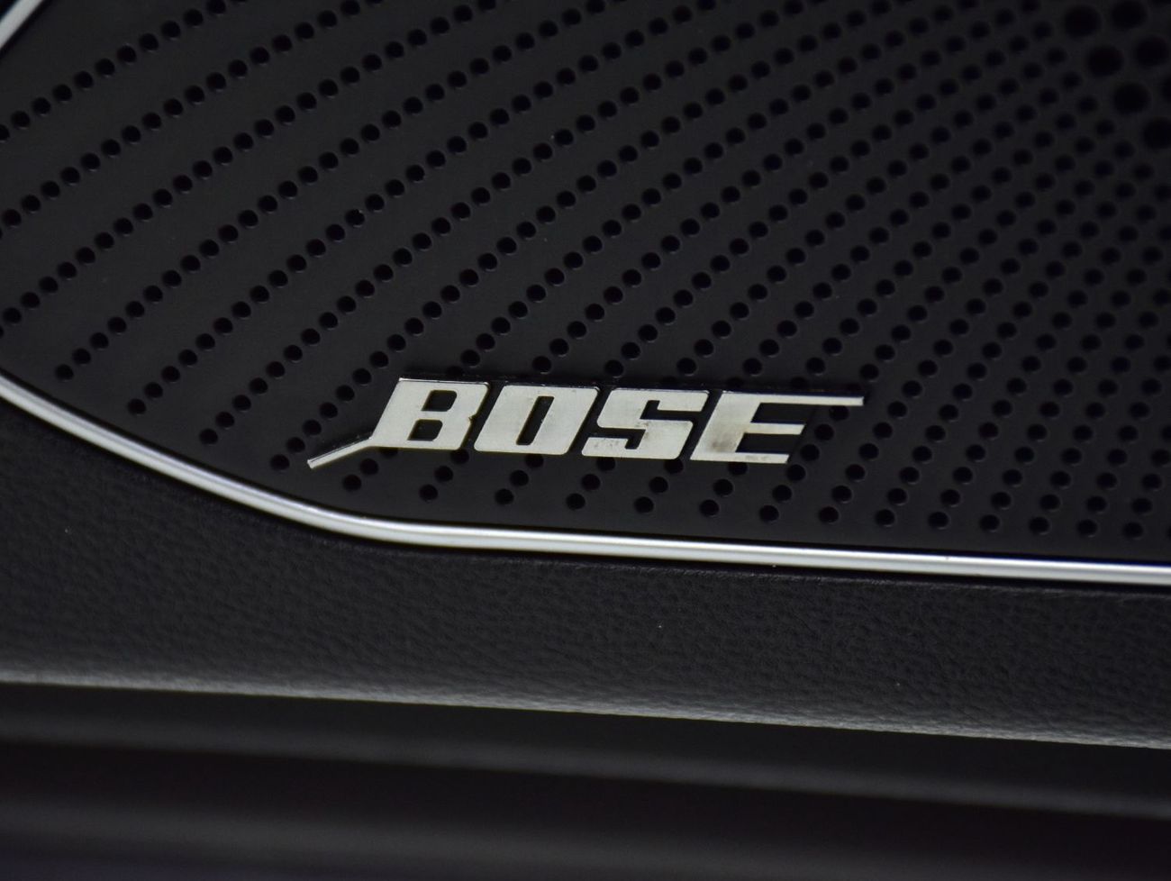 HONGQI H5 EXCELLENT DEAL for our Hongqi H5 35TD ( 2022 Model ) in Black Color GCC Specs