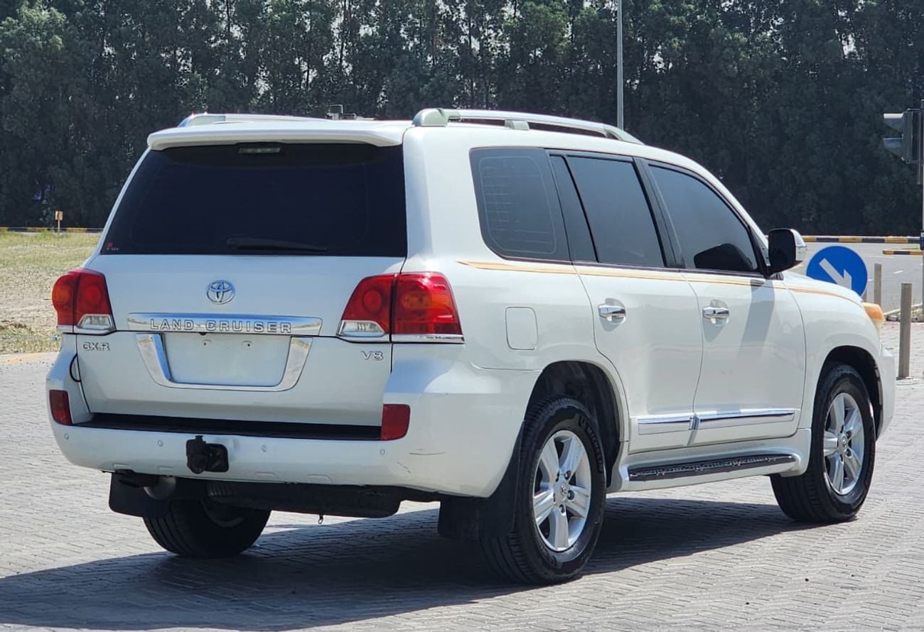 Toyota Land Cruiser GXR V8